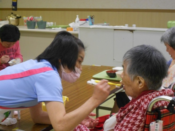 特別養護老人ホームの介護職員(ケアスタッフ)【正職員】■ブランクOK ■子育て世代、40代、50代、中高年も活躍中