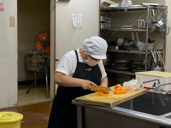 【正職員/特養の調理師/調理員】■無資格・未経験OK ■女性活躍中 ■マイカー通勤OK ■大量調理経験者優遇 ■ブランク復帰大歓迎