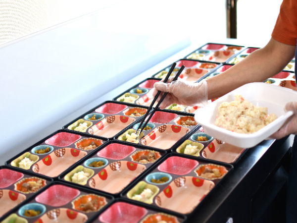 ○人気求人○【パート/お弁当盛り付けスタッフ】高齢者向け配食弁当の盛り付けスタッフ/家庭と両立/調理なし/扶養内/未経験/無資格/簡単作業/学生/フリーター/子育て/あいち女性輝きカンパニー【さんえす弁当】