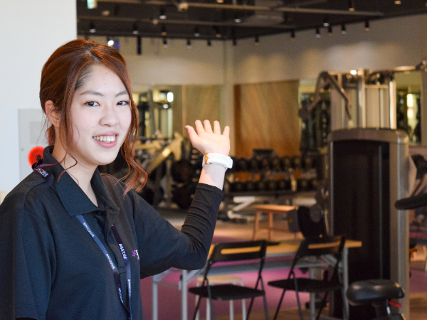 受付や入会のご案内など
笑顔でテキパキとお願いします