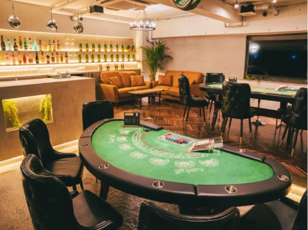 【正社員｜ホール・キッチン・店舗運営スタッフ募集】恵比寿駅より徒歩5分で通勤便利◎アミューズメントカジノ◆月給38万円～◆月8日～10日休み◆チャレンジできる環境◆「世界一の体験(コト)づくりカンパニー」を目指す成長企業◆首都圏を中心に多業態展開中◆あなたの夢を叶えるお手伝いをさせてください！