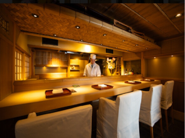 【正社員｜和装ホール】限られたお客様のみご来店★若手活躍中の正統派日本料理店／着物で接客◆体験入店あり◆頑張りが評価・還元される環境◆未来を見据え、働く価値のある職場で活躍しませんか？