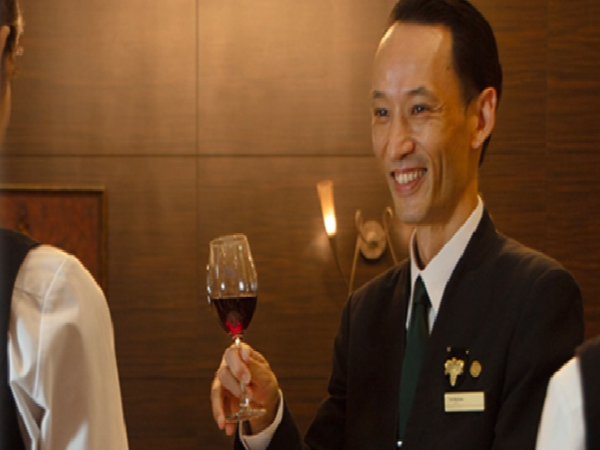 【正社員｜マネージャー募集】JR大阪駅より徒歩7分 ／ウェスティンホテル大阪内のレストラン◆月10日休み◆昇給・賞与あり◆交通費全額支給◆アイディアを活かせる環境◆すべてはお客様の「Happy」のために！想像を超える感動を一緒に創っていきましょう！