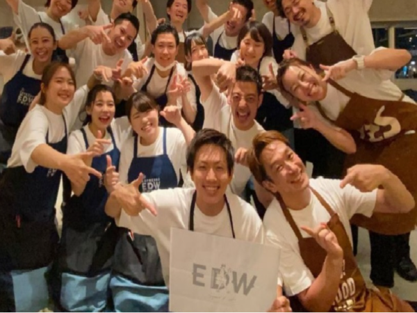 【正社員｜ホールスタッフ】虎ノ門ヒルズ地下1階！◆賞与支給◆給与14ヵ月◆月8日休◆各種手当保険完備◆社内イベント豊富◆元気で明るいスタッフ◆オン・オフともに充実できる環境でビジネス街にひときわ映えるカフェを創りませんか？【Espresso D Works 虎ノ門】