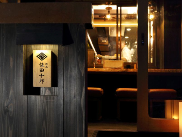 【正社員｜ホールスタッフ募集】麻布十番駅から徒歩5分◆国産熟成鶏を使用した上質な焼鳥＆国産京鴨の鴨しゃぶ◆月給38万円～◆月8日～10日休み◆チャレンジできる環境◆「世界一の体験(コト)づくりカンパニー」を目指す成長企業◆首都圏を中心に多業態展開中◆あなたの夢を叶えるお手伝いをさせてください！