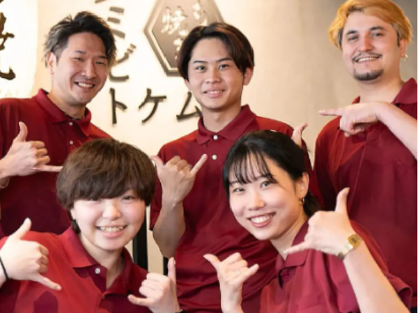 【正社員｜キッチンスタッフ大募集！】＼稼げる・楽しめる・夢が叶う！／未経験でも月給35万円～◆賞与年2回×昇給チャンス年4回 ※入社6か月で店長昇格の実績あり◆月8休み×実働8時間◆交通全額支給＆住宅手当あり◆ユニークな待遇も充実◆仕事を楽しみながらワンランク上の自分を目指せる環境です！