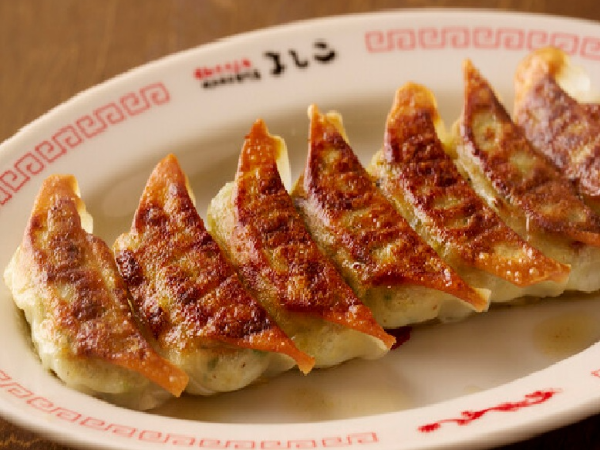 【正社員｜店長候補募集】＼働きがいのある会社5年連続認定！／こだわりの手作り餃子専門店！目黒に新店OPEN！◆未経験活躍中◆週休2日◆ランチタイムなし午後出勤◆昇給年1回◆業績賞与あり◆世間の「枠」にとらわれず挑戦を続ける会社◆理想の未来を叶えたいあなた、才能を開花させる場所がココにあります！