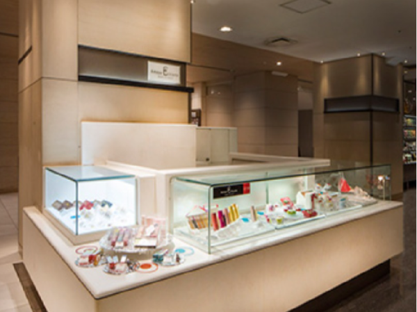 【正社員｜販売スタッフ募集】＼正社員デビューを応援！未経験者活躍中！／創業1818年の和菓子メーカー◆200年にわたり安心安全な菓子を追求する安定企業◆週休2日制◆交通費全額支給◆昇給・賞与あり■アットホームな雰囲気の中で、一緒にお仕事しませんか？