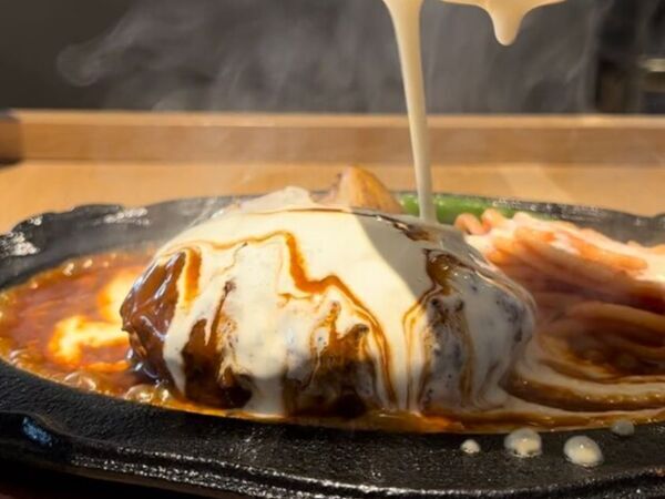 【ホールスタッフ募集】SNS話題沸騰の大人気ハンバーグ店◆全国転勤可能◆月給30万〜◆昇給・賞与あり◆月8日休み◆「ハンバーグ」と「お米」をこよなく愛する方、一緒に楽しくお仕事しましょう！