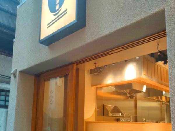 【正社員｜ホール募集！】“もちもちグミ食感”の革新うどん、品川駅港南口に登場！2025年9月オープン！★月給34万円～／月8日休み＆原則残業なしでプライベートも充実／賞与年2回＆昇給あり／メニュー開発や独立支援でキャリアアップ／謙虚さと挑戦心を大切に、仲間と共に未来を創る成長企業で一緒に働きませんか？