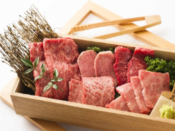 【正社員｜ホールスタッフ募集】＼働きがいのある会社5年連続認定！／厳選された熊本県産「黒樺牛」を旅の宿のような和空間で★「落ち着いた大人の“IKI”」をコンセプトに洗練された焼肉をご提供◆未経験活躍中◆週休2日制◆昇給年1回◆業績賞与あり◆転勤なし◆福利厚生充実◆理想の未来を叶えたいあなた、才能を開花させる場所がココにあります！