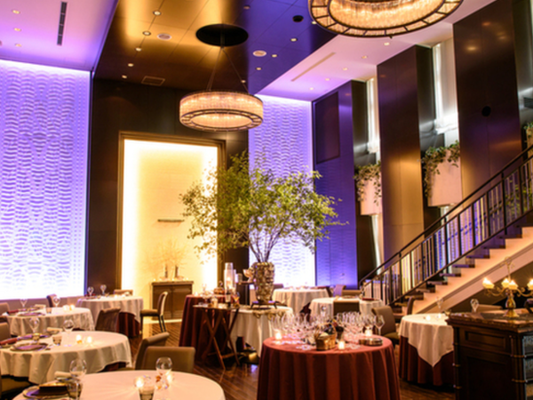 【正社員｜ホールスタッフ募集】＼月9休＆年間休日110日★プライベートも充実！／覚王山ル･アンジェ教会併設★閑静な覚王山に佇むレストラン★フレンチをベースに日本の伝統とおもてなしの心が息づく“ 京 ”のエッセンスを取り入れた「VITRAスタイル」◆賞与年2回◆昇給あり◆社会保険完備◆大切な瞬間に携わりませんか♪