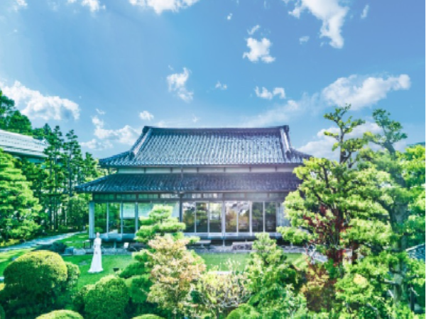 【正社員｜調理スタッフ募集】＼月9休＆年間休日120日★有休100％推奨！／◆昇給・賞与年2回◆福利厚生充実◆子育て支援制度多数◆豊かな自然と伝統美が織りなす優美な邸宅で、記憶に残る結婚式を一緒に創り上げましょう！