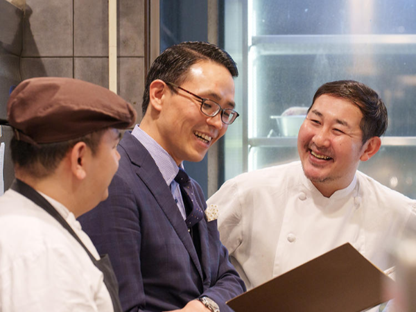 【正社員|店長・店長候補】\六本木ヒルズ内のファインダイニング★本場NYに引けを取らない本物のステーキハウス/月8日以上休み◆昇給年2回◆お互いの意見を理解・尊重する風土◆当社で一緒にレベルの高いサービスを提供していきませんか?【37 Steakhouse & Bar/株式会社スティルフーズ】