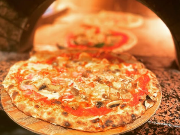 【正社員|料理長・料理長候補】\三井アウトレットパーク内のピッツェリア★32種類の本格ナポリピッツァとイタリアン/月8日以上休み◆昇給年2回◆お互いの意見を理解・尊重する風土◆当社で一緒にレベルの高いサービスを提供していきませんか?【PIZZERIA 32/株式会社スティルフーズ】