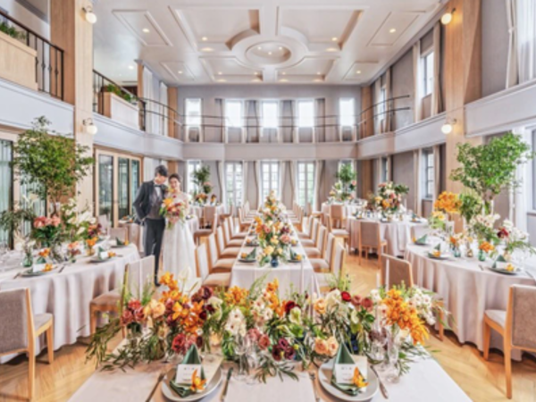 【正社員｜ホールスタッフ募集】＼月9休＆年間休日110日★プライベートも充実！／エレガントなインテリアが迎賓館を思わせる空間★木のぬくもりと自然光に包まれたパーティベニュー◆昇給あり◆社会保険完備◆大切な瞬間に携わりませんか♪