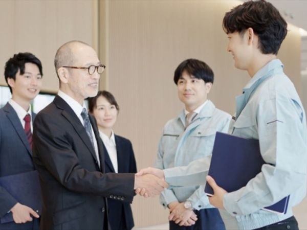 未経験可【一宮/法人営業】年115休・土日祝休★転勤なし/賞与年2・第二新卒歓迎/大型製造機械の営業