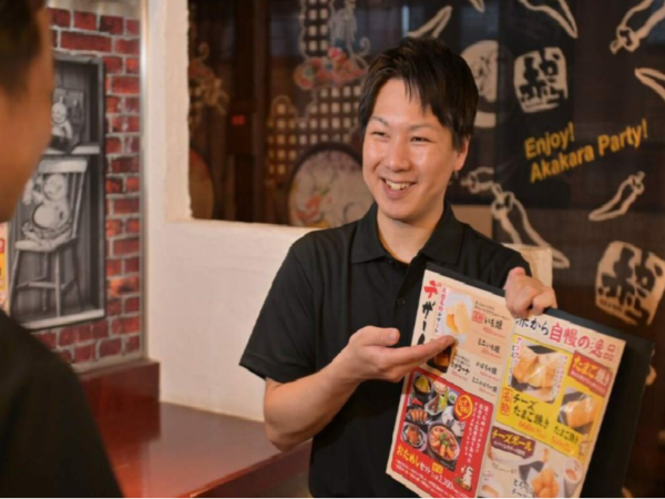 【正社員｜店長・AM候補募集】＼25年1月OPENの新店舗！／大手甲羅グループを象徴するブランド「赤から」◆月8日～10日休み◆昇給・賞与あり◆福利厚生充実◆安定の大手企業◆やりがいを感じながら働ける好環境◎あなたが望むキャリアプランがココで叶います！