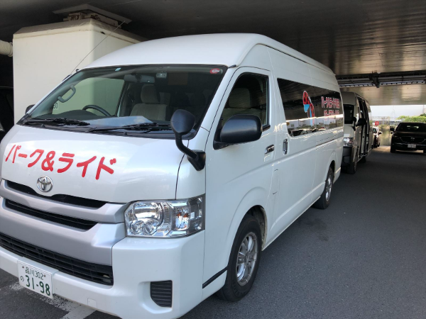 お客様を安全に空港までご案内し、お帰りの際は笑顔でお迎えに