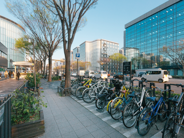 【駐輪場事業の法人営業職】大阪・未経験歓迎／完全週休2日制／年休123日（土日祝）／街づくりで社会貢献