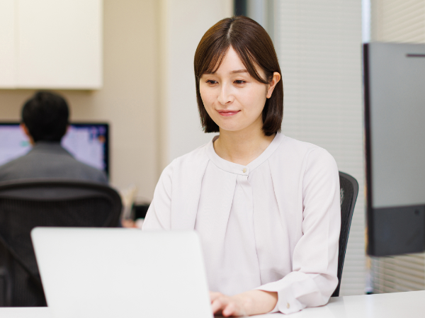 京都【労務・総務】正社員/英語を活かす/年休120日以上/急成長のベンチャー企業
