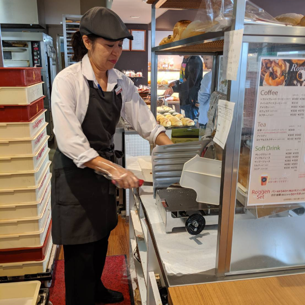 販売スタッフ/箕面店勤務/安達 美夏