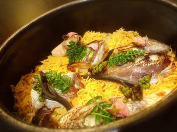 季節の釜めしは1釜ずつ炊き上げます。