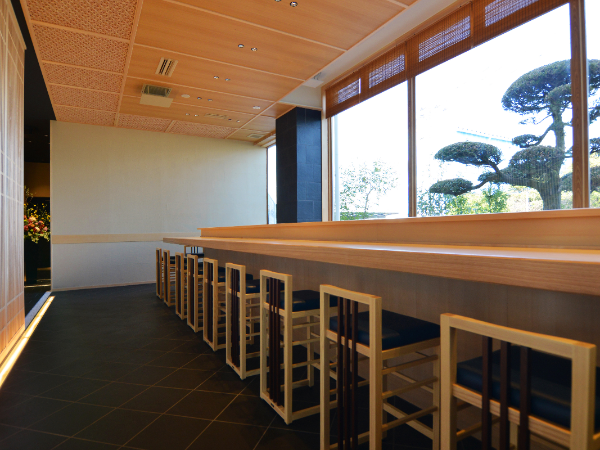 【寿司カウンター 調理責任者（正社員）】★高級旅館「鳥居崎倶楽部」★懐石料理人歓迎★お話大好き料理人歓迎★今後国内10店舗展開予定★海外進出予定あり★お客様の時間を彩る御食事こそ、最高のおもてなし★美食を通じて地域社会貢献★お客様とつながりたい