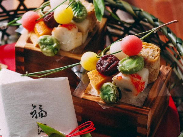 【お客様の時間を彩る御食事こそ、最高のおもてなし】★正社員/調理スタッフ ★サービスの神髄が学べる職場 ★「ガイアの夜明け」に出演した有名企業 ★高級温泉旅館 ★福利厚生充実 ★昇給&賞与あり ★懐石料理経験者歓迎 ★マイカー通勤OK