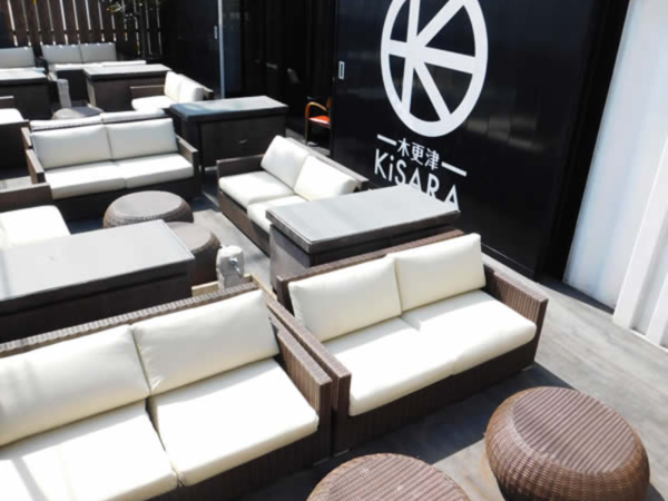 【飲食店でのホールスタッフ】■未経験大歓迎!■週1日、1日4時間~OK!■Wワーク可能■おしゃれな店内■近くにショッピングモールあり