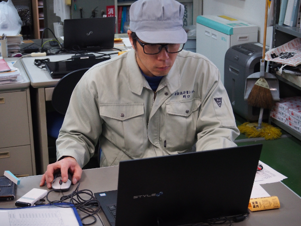 会社の安定感と自己研鑽に励める点が魅力。