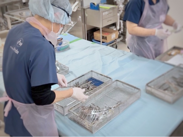 協力しながら仕事を進めます