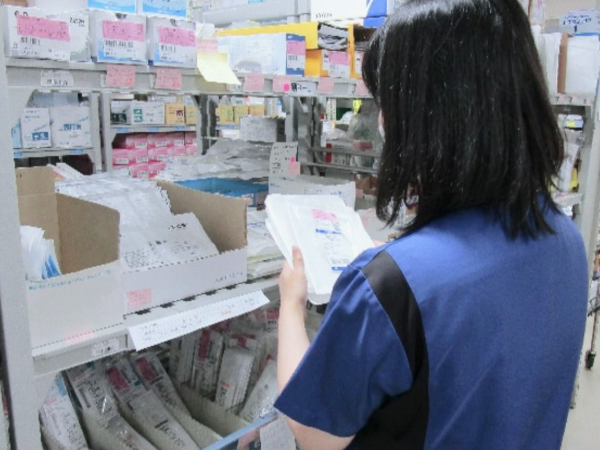 まずは先輩に教えてもらいながら、
簡単な作業をお願いします