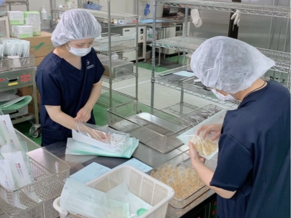 まずは先輩に教えてもらいながら、
簡単な作業をお願いします