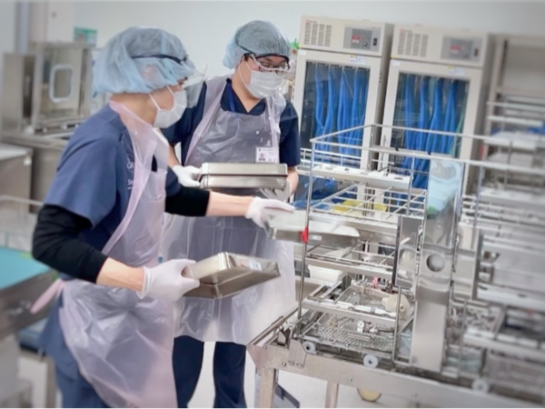 協力しながら仕事を進めます