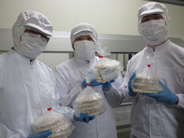 業務用冷凍食品の小分け作業員