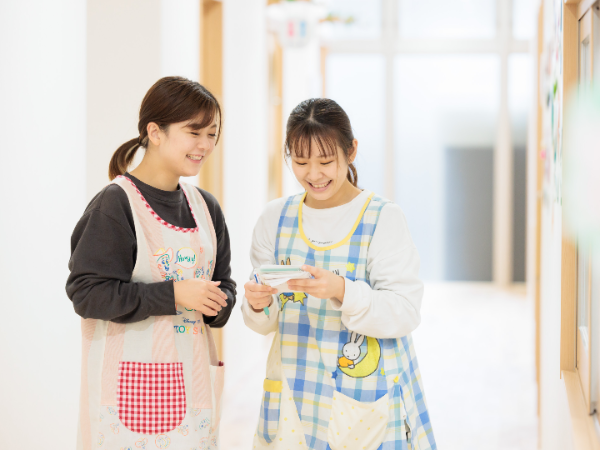 【スタッフ同士の仲がよく、連携もスムーズな人間関係良好な保育環境】