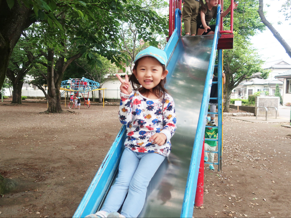 自然豊かな環境と広々とした園で、明るくのびのびと保育しています。