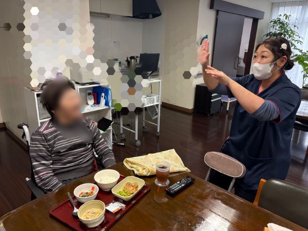 ICT化でケアに集中できる環境♪
利用者も笑顔にしちゃいます(笑)