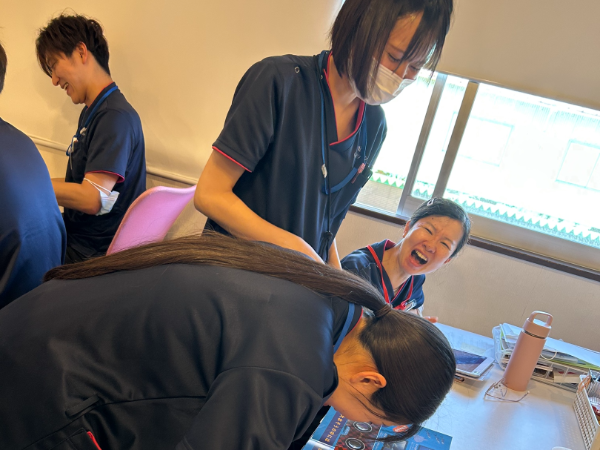 企業理念は『誠実・愛情・笑顔』
笑顔の絶えない職場です(^▽^)