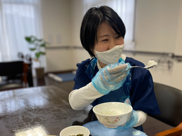 食事介助の様子