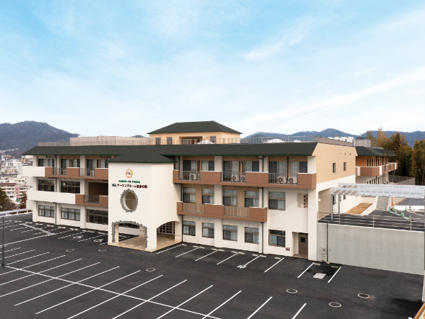 【正職員】正看護師・准看護師<介護施設未経験者・ブランクある方も歓迎>◆各種手当ありの厚待遇◆福利厚生充実◆マイカー通勤OK