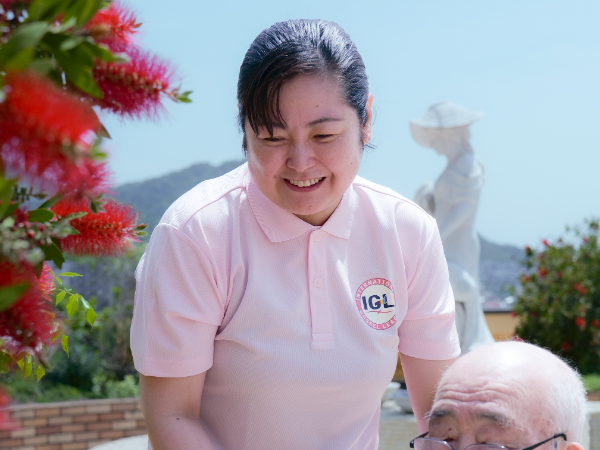 【正職員】ケアスタッフ(介護職)■残業ほぼなし!日中勤務■未経験者も多数活躍中■マイカー通勤OK■賞与年2回ほか充実待遇