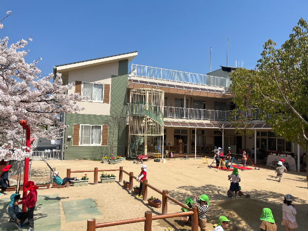 子どもの主体性を大切にしながら
保育業務に取り組んでいます