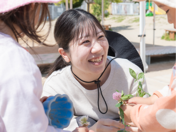 "愛"・"ふれあい"・"調和"を持って
主体的保育を実践頂ける方を募集します