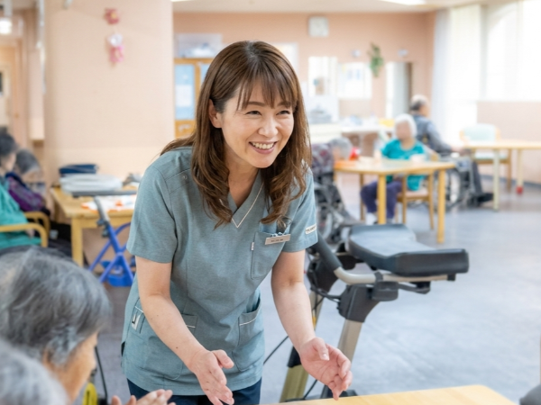 【正職員】ケアスタッフ(介護職)■残業ほぼなし!日中勤務■未経験者も多数活躍中■マイカー通勤OK■賞与年2回ほか充実待遇