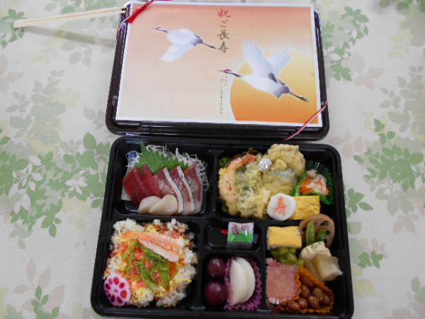 季節に応じた行事では美味しい手作りの
お弁当を提供します