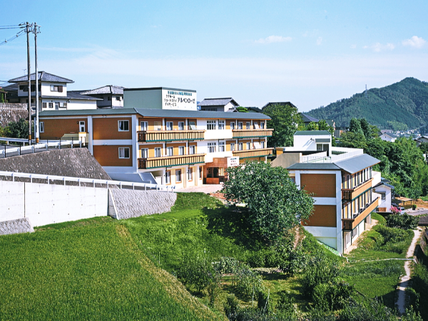 【正職員】ケアスタッフ（介護職）★安佐南区★未経験者も多数活躍中！★資格取得支援制度あり★各種手当ありの厚待遇！