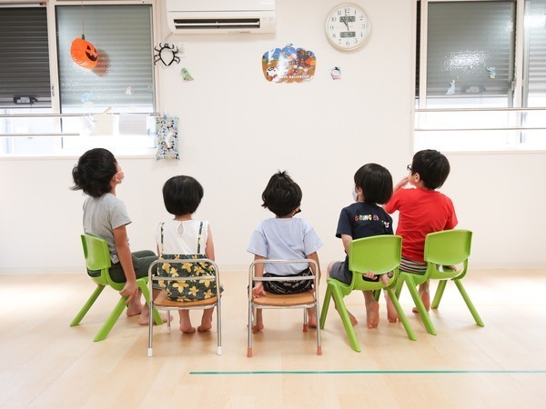 まずは子供たちと遊ぶところからスタート!