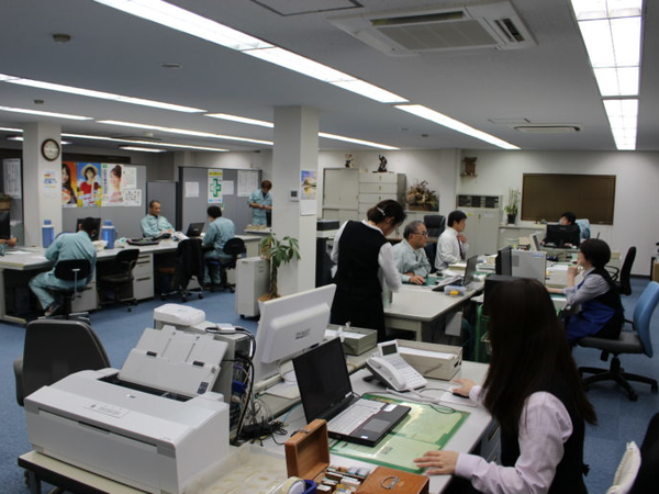 チームワークを大切に仕事に取り組める方、お待ちしています!